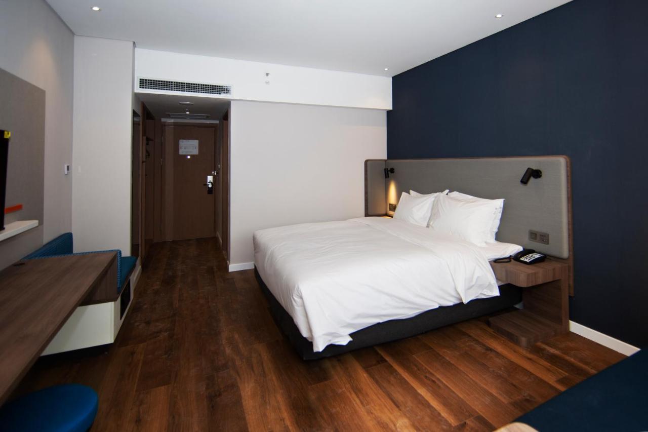 Holiday Inn Express Jinan Jingshi Road, An Ihg Hotel Exteriér fotografie